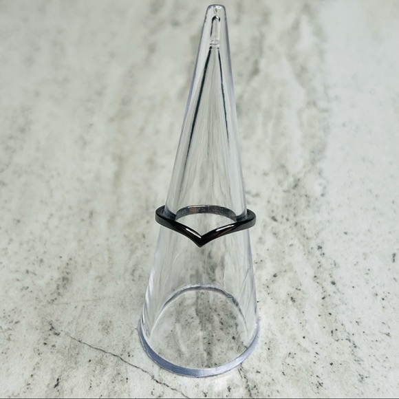 925 Sterling Silver Black V Shaped Ring Size 7 - Picture 8 of 16